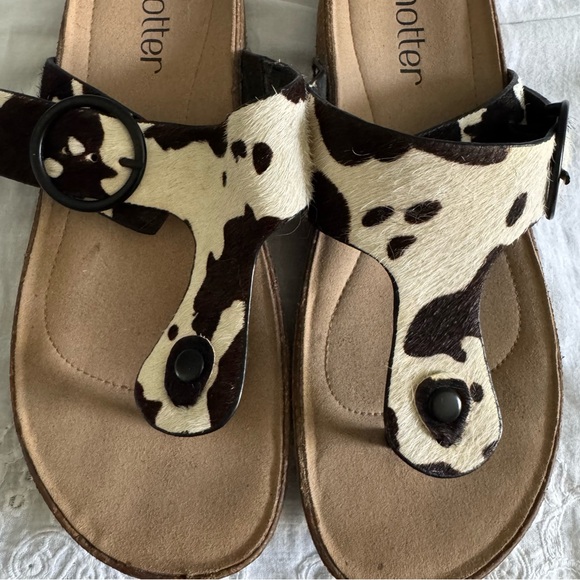 Cow Print Comfortable Thong Sandals - Picture 2 of 5